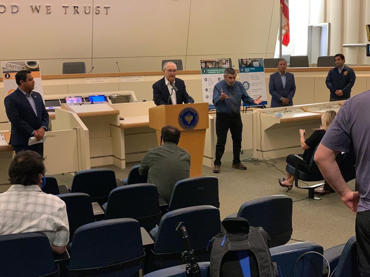 El alcade de la ciudad de Fresno, Lee Brand, anunció que ciertos tipos de negocios pueden levantar el candado y comenzar atender público 
<b><a href="https://twitter.com/CityofFresno" target="_blank">a partir del 11 de mayo. </a></b>