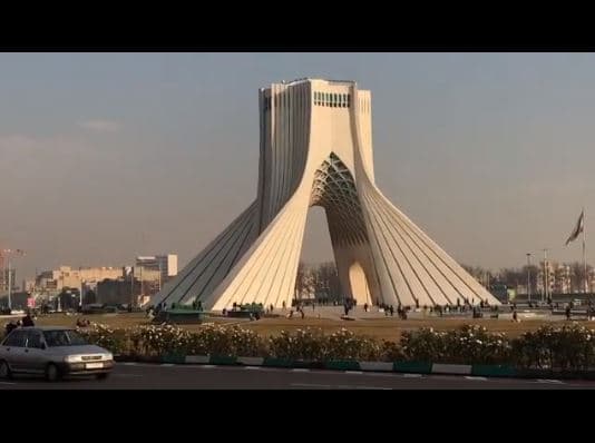 De esta manera, el viudo de Edith González mostró la Torre Azadi, uno de los monumentos más representativos de la ciudad de Teherán.