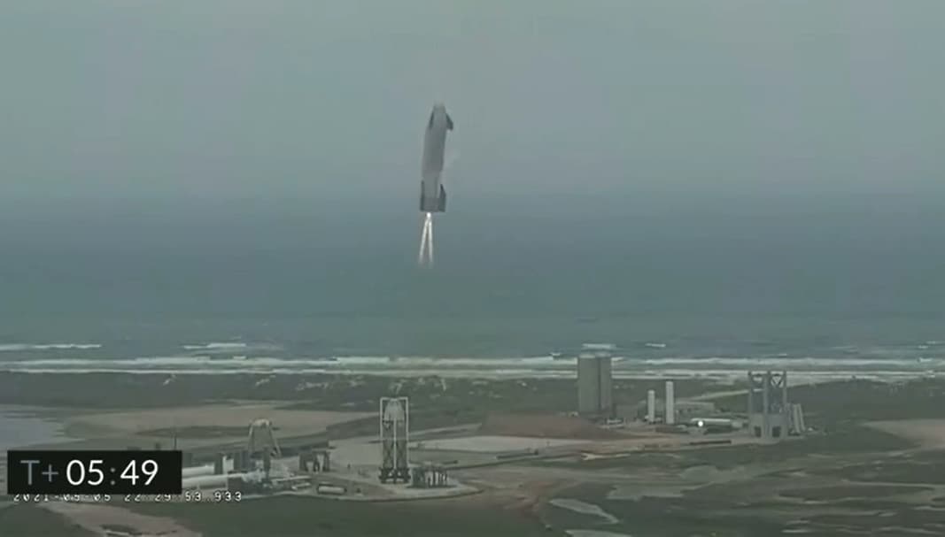 En el quinto intento, SpaceX logra por fin volar y aterrizar exitosamente su cohete Starship