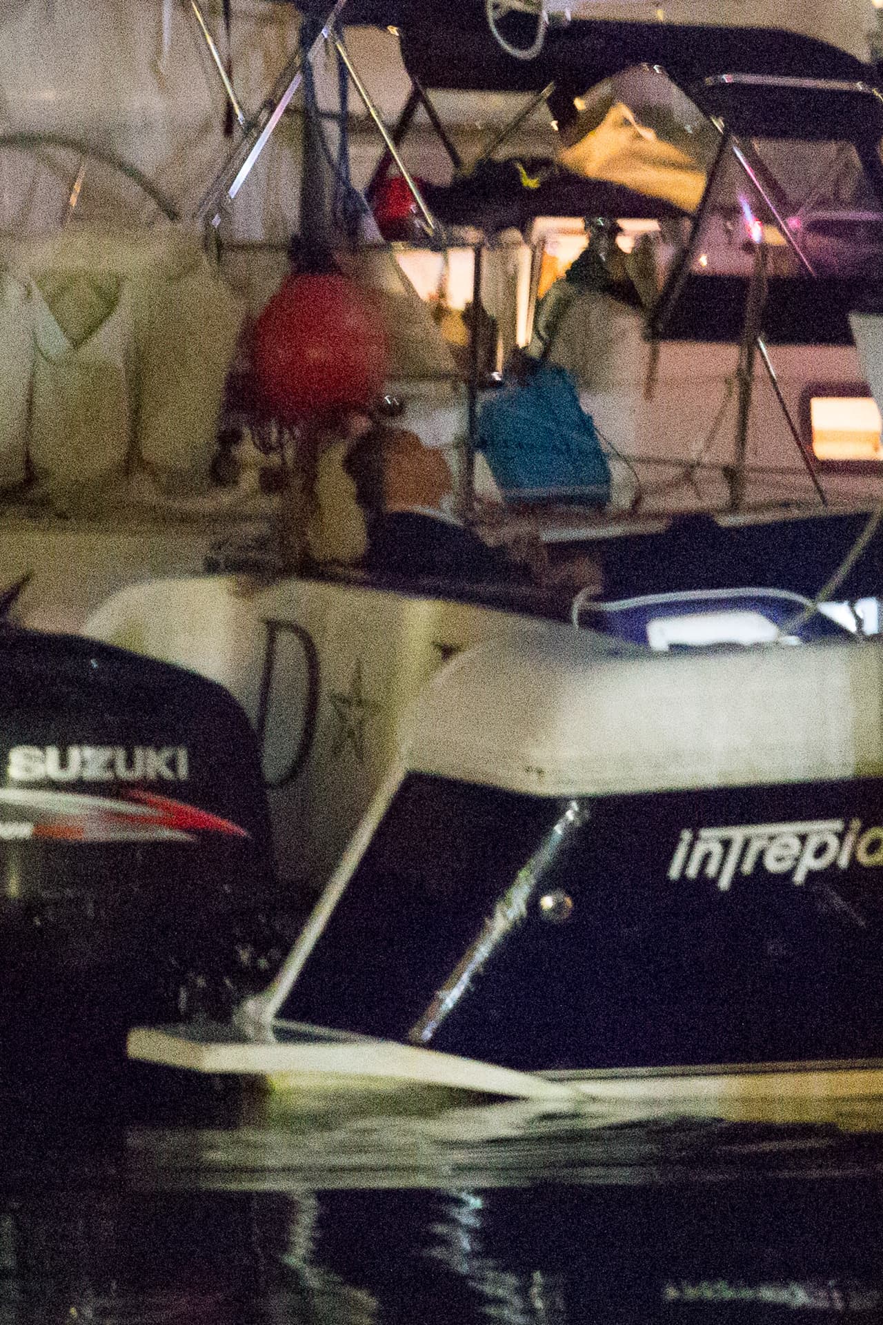 Al llegar a las Bahamas, la pareja abordó una limusina que los llevó al puerto Harbour View donde minutos después subieron a un bote que los trasladó a una villa privada.