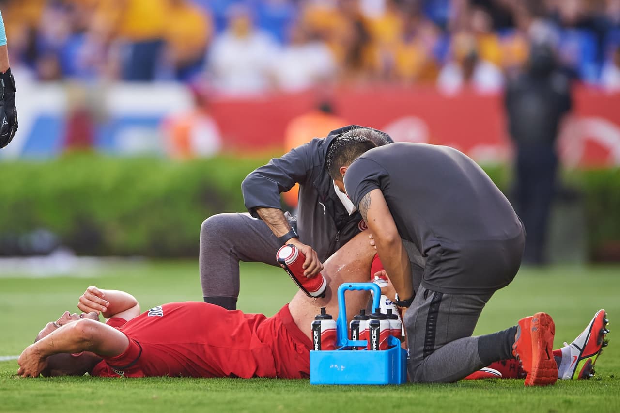 Jorge Torres Nilo tuvo que salir del partido por lesión.