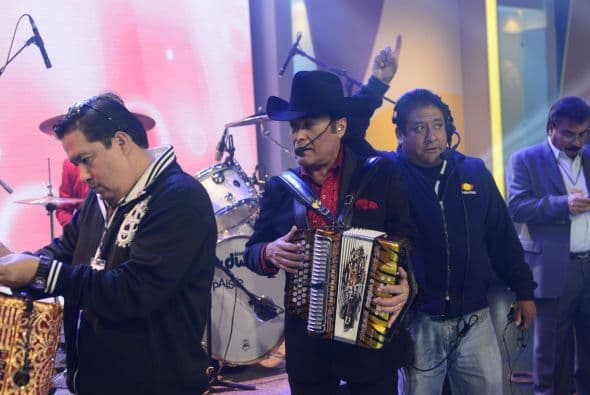 Así se alistan los jefes de jefes para salir al escenario del Teleton USA.