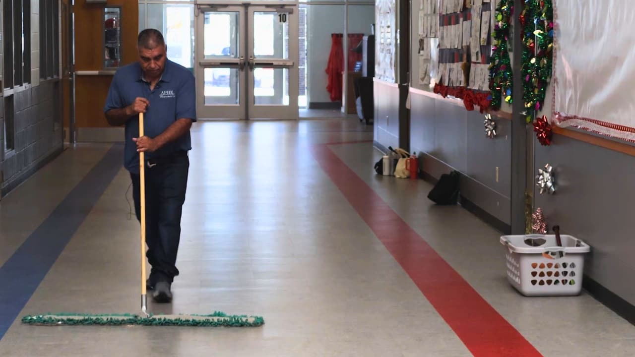 Conserje sufre el robo de su auto y una comunidad se une para adelantarle la Navidad