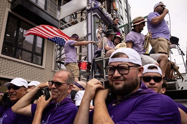 La procesión del Giglio (lirio en italiano), es una fiesta religiosa que se celebra desde hace 136 años en las calles de Williamsburg, Brooklyn.
<br>