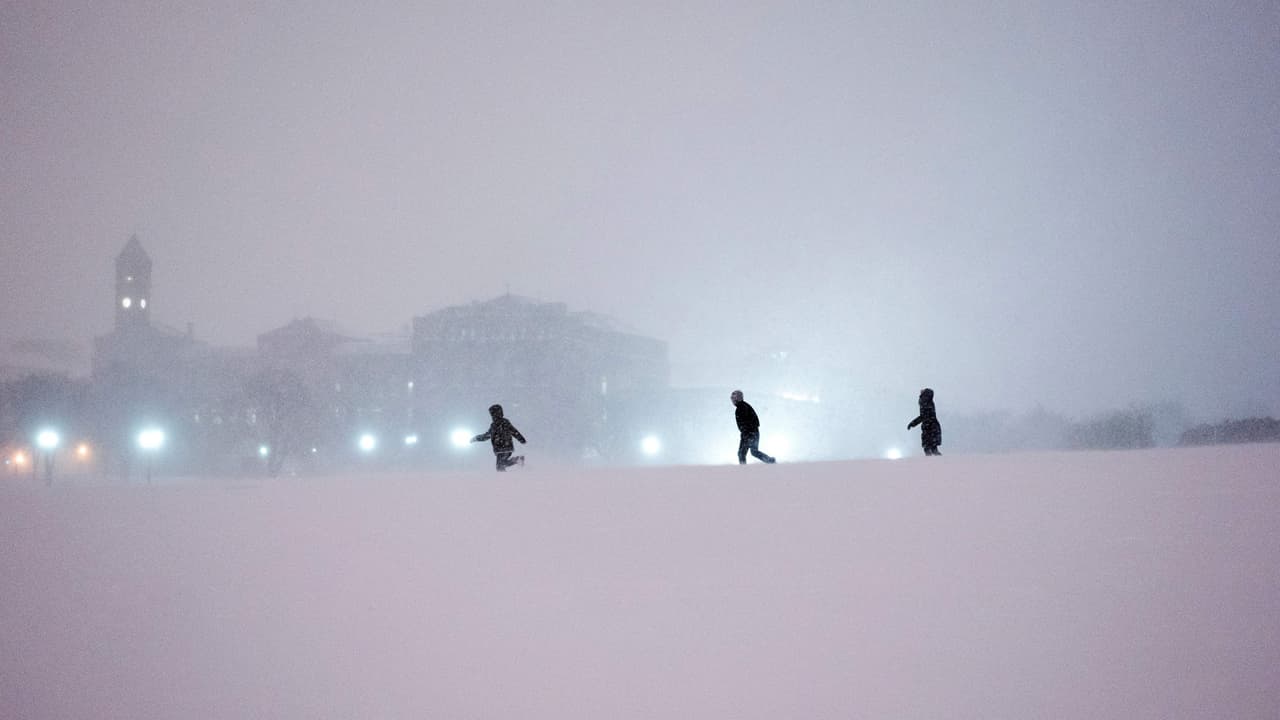 Potente tormenta invernal pone en estado de emergencia la costa este de EEUU