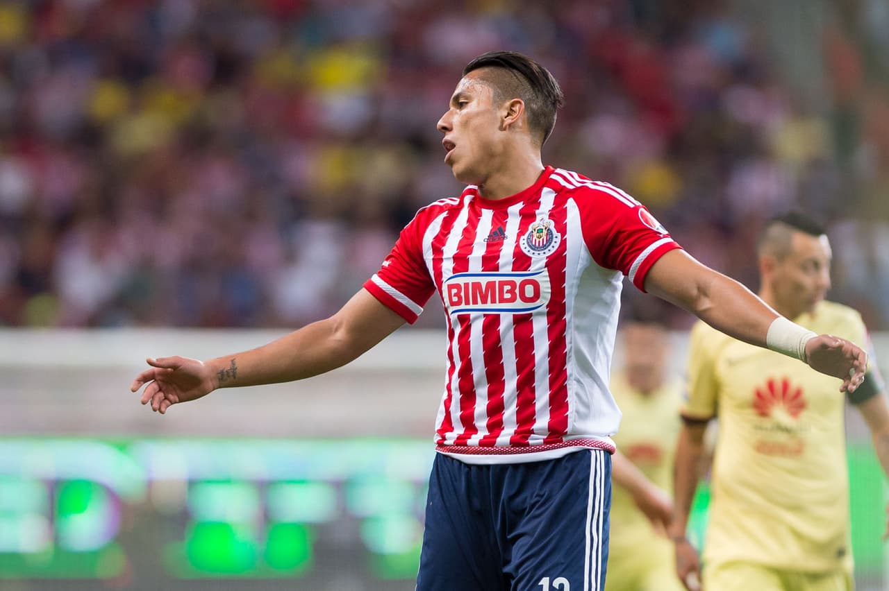 Para Carlos Salcedo, el triunfo ante Rayados debe ser el parteaguas para Chivas