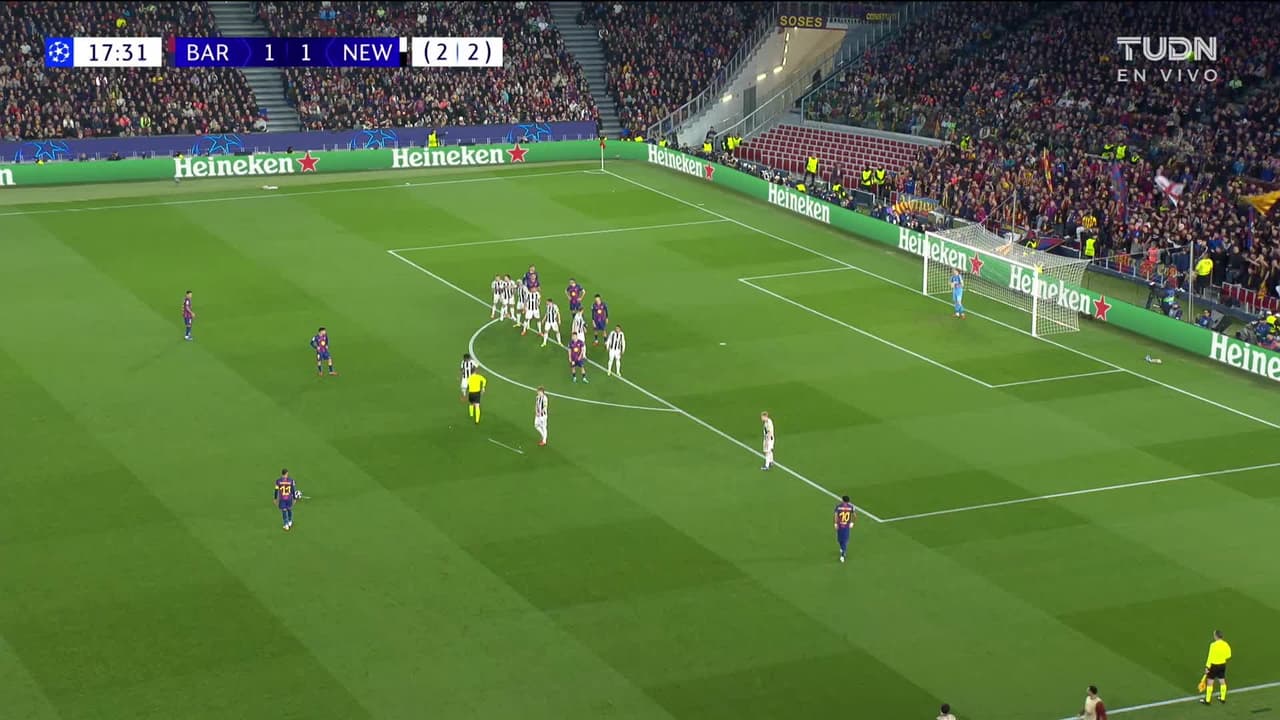 ¡GOL!  anota para FC Barcelona. Marc Bernal