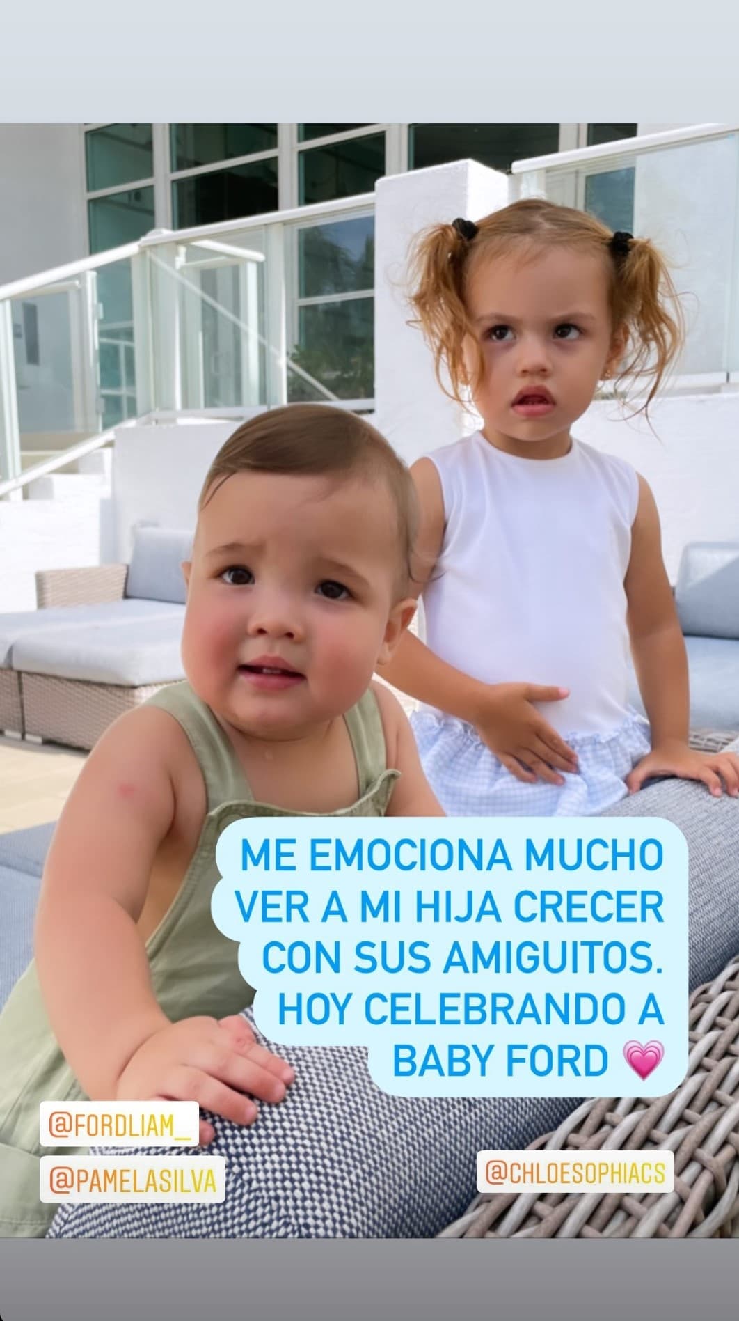 Chloé, de 2 años, aprovechó para jugar con el cumpleañero Ford. La periodista colombiana estaba feliz de ver a su niña convivir con el hijo de una de sus colegas y amigas de Univision.