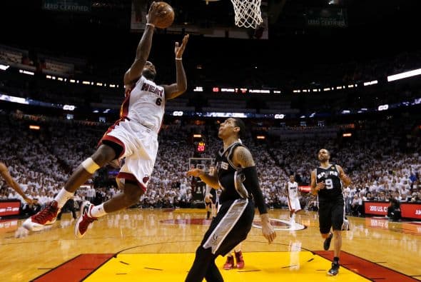 Ahora la serie está empatada a un triunfo por bando.