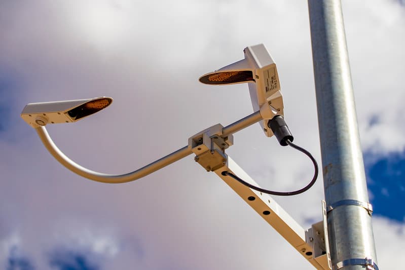 Esta herramienta puede detectar tormentas a más de 40 millas de distancia, proporcionando advertencia adicional de tormentas entrantes a ADOT y al Servicio Meteorológico Nacional. De acuerdo con ADOT, el inicio oficial de la temporada de monzones es el 15 de junio.
<br>