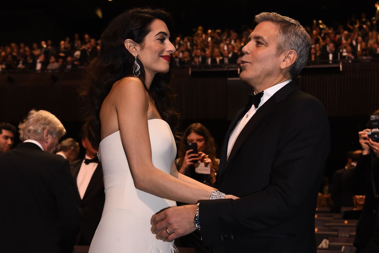 A sus 55 años, George Clooney se encamina a ser padre de gemelos junto a su gran amor, Amal Alamuddin, quien debutará como madre a sus 39 años.