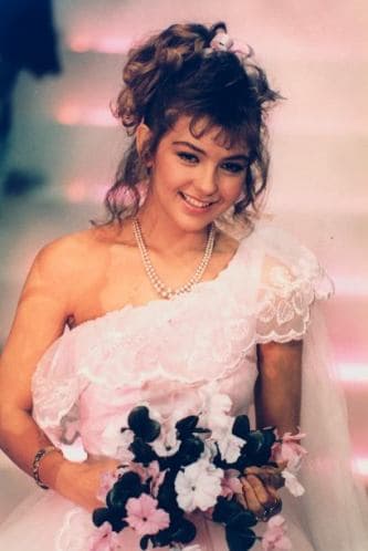 Aunque todo se abordó con mucho cuidado, pues Carla Estrada cuenta que tuvieron que grabar y editar la telenovela bajo vigilancia de la Secretaría de Gobernación de México.