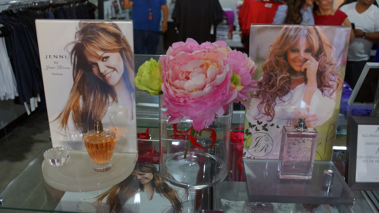Los perfumes y fragancias de la 'Diva de la banda' no pueden faltar en sus tiendas.