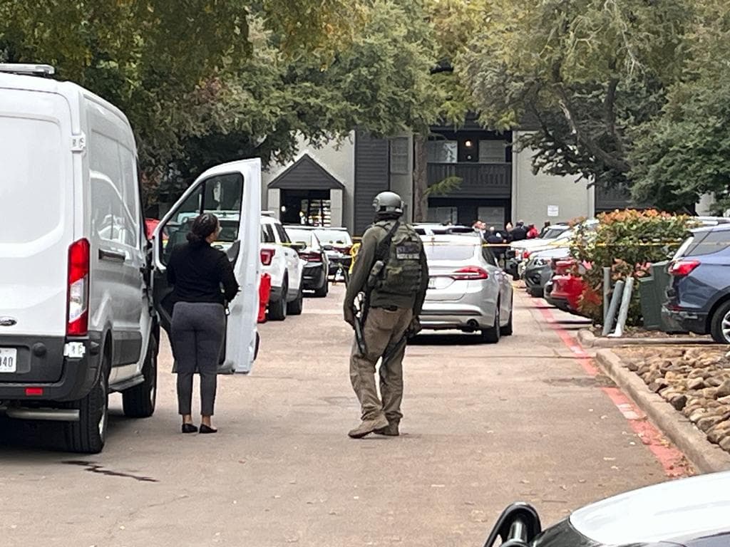 Presencia de agentes de U.S. Marshals en el lugar del tiroteo, al noreste de Dallas.