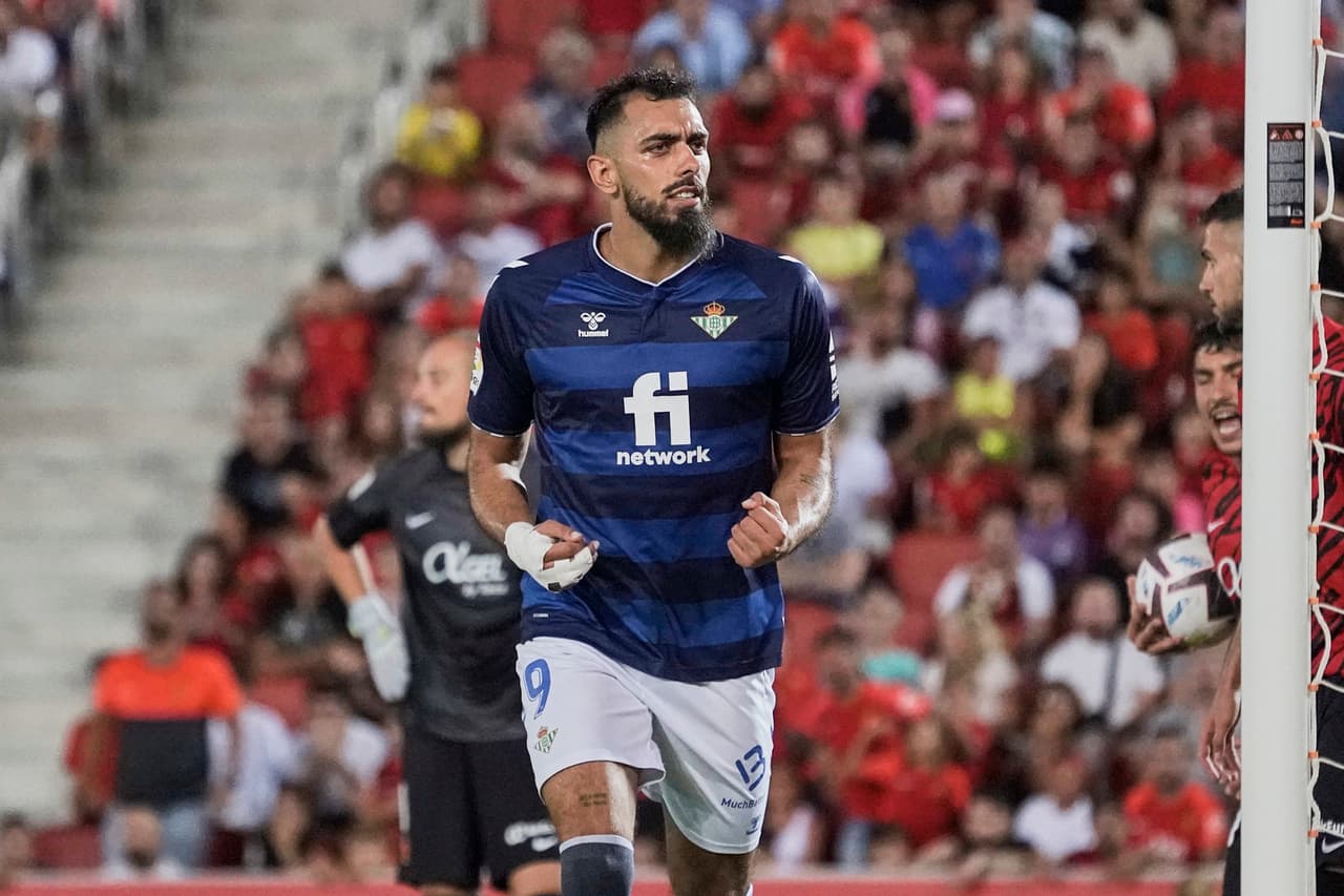 Betis venció 1-2 al Mallorca de Javier Aguirre con un doblete de Boja Iglesias en la Jornada 2 de LaLiga; Andrés Guardado no jugó porque sigue sin ser inscrito.