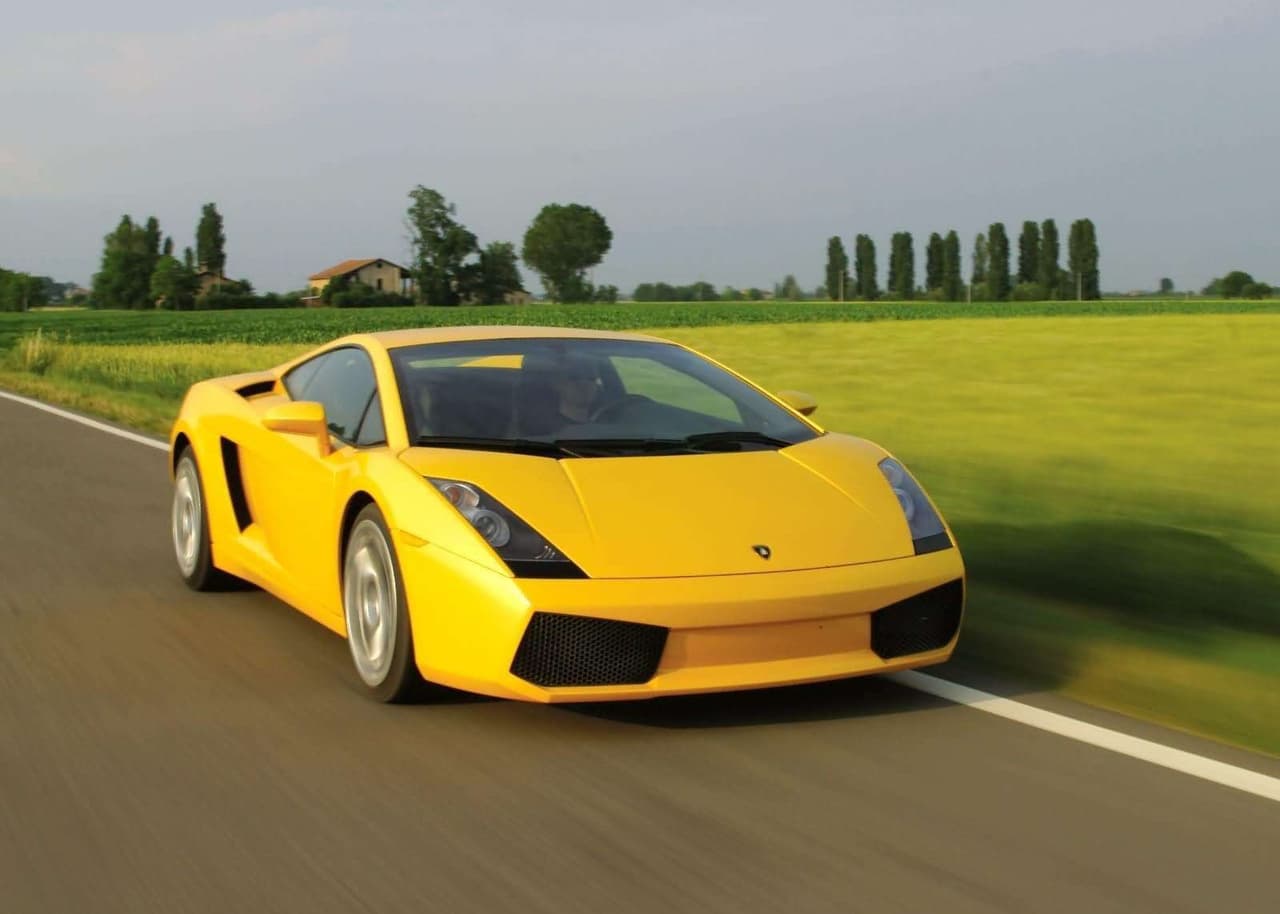 <h3 class="cms-H3-H3"><b>11. Lamborghini Gallardo</b></h3>
<br>
<br>
<b>Capacidad del tanque: </b>23.77 galones
<br>
<b>Costo estimado para llenar el tanque:</b> $97
<br>
<b>Consumo de combustible:</b> 14 mpg en trayecto combinado