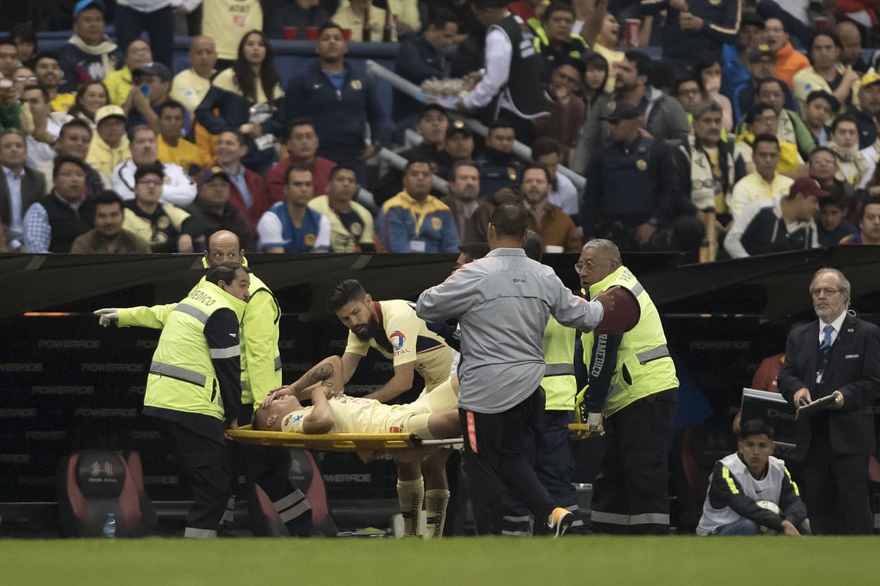 El segundo tiempo tuvo al minuto 13 un duro golpe para América con la salida del colombiano Mateus Uribe por lesión.