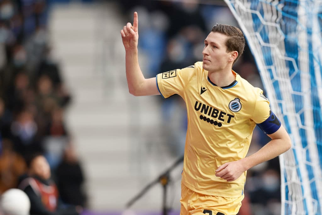 Club Brujas se impone 3-2 al Genk durante la fecha 14 en la Jupiler League. Por parte de los locales, Patrik Hrosovsky anotó doblete, mientras que para los visitantes Vanaken, Lang y Ricca le dieron la victoria a la escuadra belga. El mexicano Gerardo Arteaga hizo asistencia durante el partido.