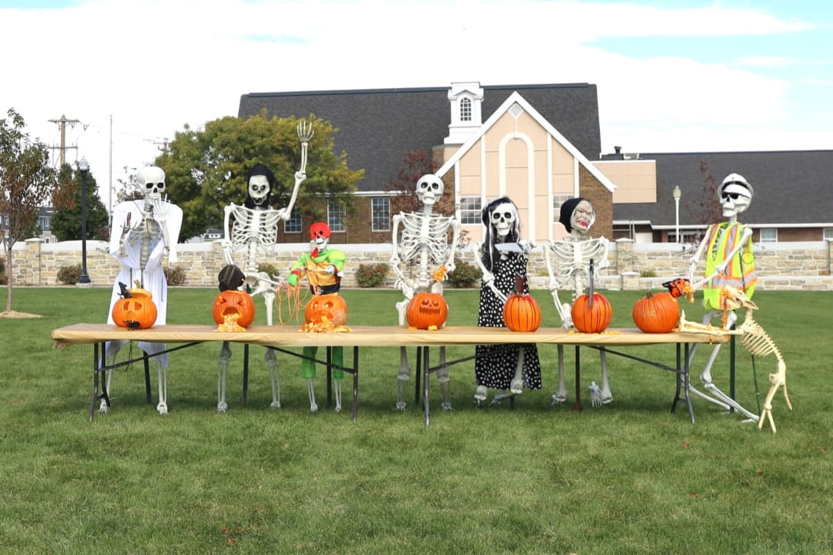 Un concurso de tallado de calabazas muy original. Directivos del Departamento de Recración de Riverton relataron que el año pasado hicieron una votación para saber cuál era el favorito de la gente, y tal vez este año suceda lo mismo.