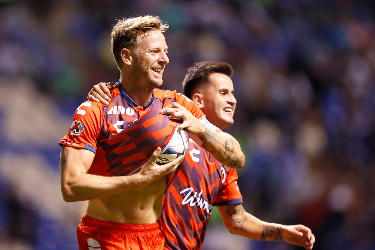 <b>Lo mejor: </b>liderados por 'el Polaco' Menéndez, Veracruz le dio la vuelta al Puebla en dos minutos (Imago7).