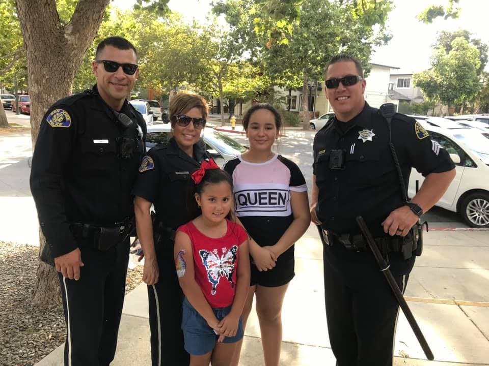 “Sí te da miedo salir porque no sabes qué es lo que te va a esperar, pero también como padre no te puedes mantener encerrado porque los niños necesitan salir”, le dijo Rosalinda Muños, residente de San José, a Univision 14.
<br>