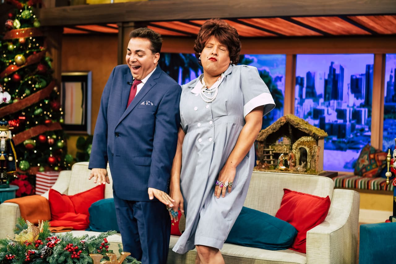 Doña Meche se convirtió en la envidia de muchas fanáticas de ‘El Gallito Feliz’, pues estuvo muy cerca de él y bailaron muy divertidos.