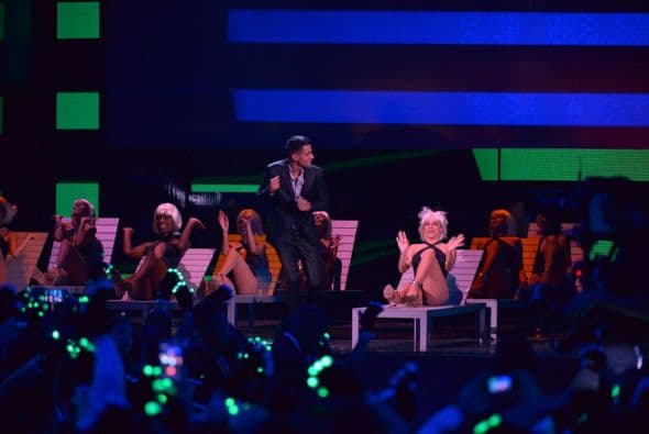 Pues además de complacer a sus seguidoras, se llevó varios premios.