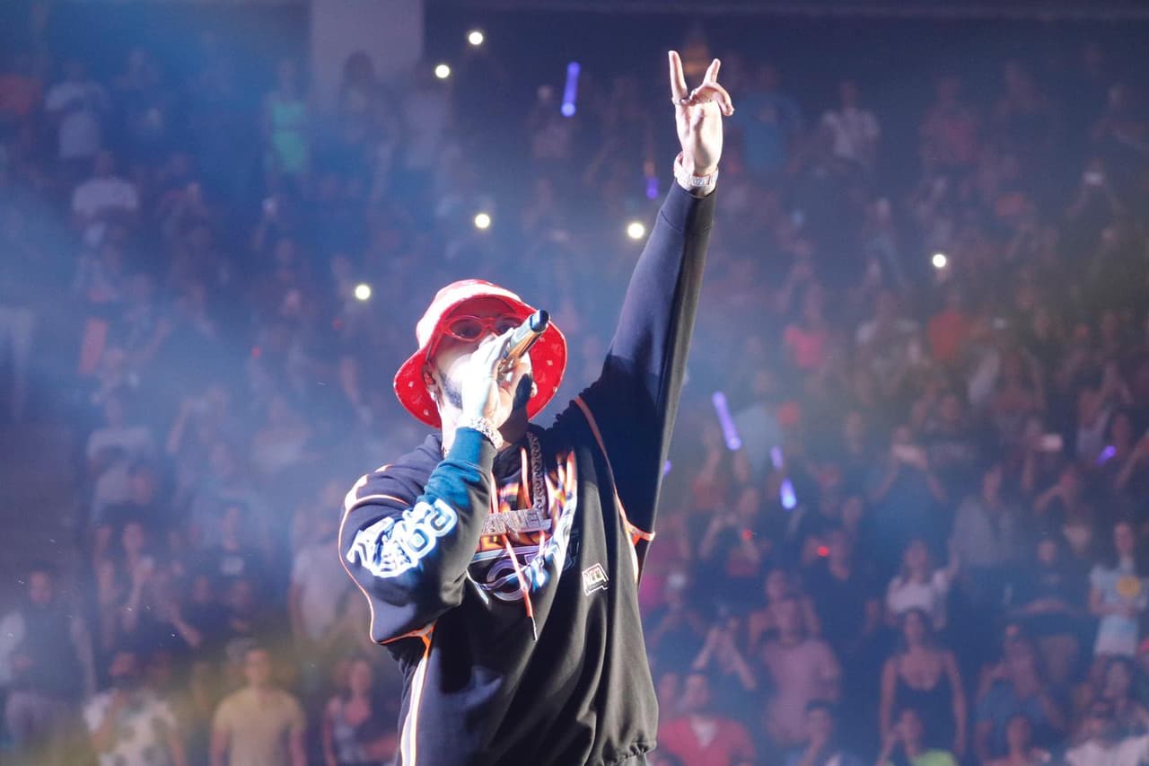 <b>Anuel</b> es uno de los artistas más pegados del momento.