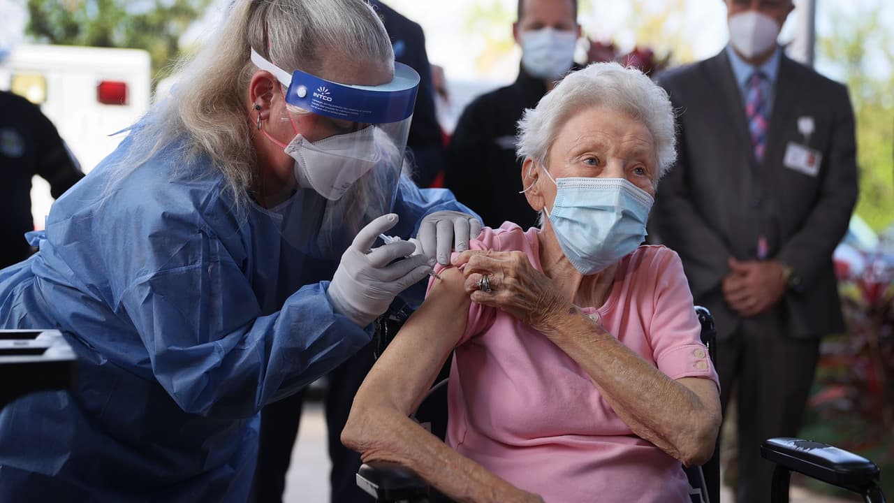 Gobernador de Florida presenta plan para vacunar contra el coronavirus a los adultos mayores en sus casas 