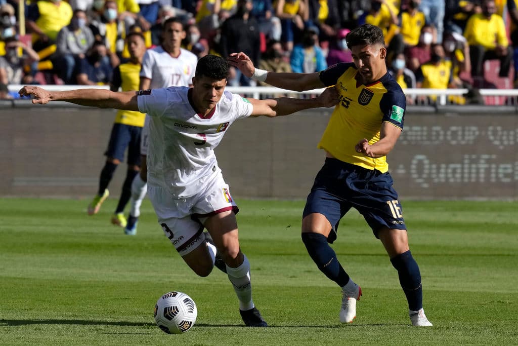 Piero Hincapie anotó el único tanto del encuentro en la victoria 1-0 de Ecuador sobre Venezuela.