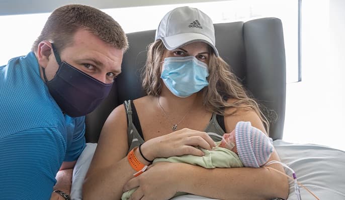 Katie Sturm de 27 años dio a luz a cuatro bebés: Austin, Daniel, Jacob y Hudson el pasado 3 de julio.