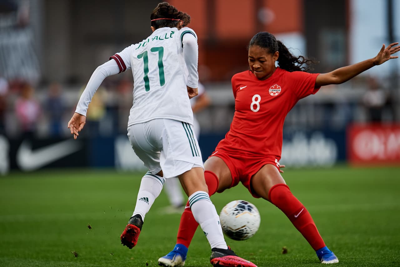 Con goles de Christine Sinclair y Shelina Zardorsky, Canadá le gana a México y asegura el liderato del grupo B.