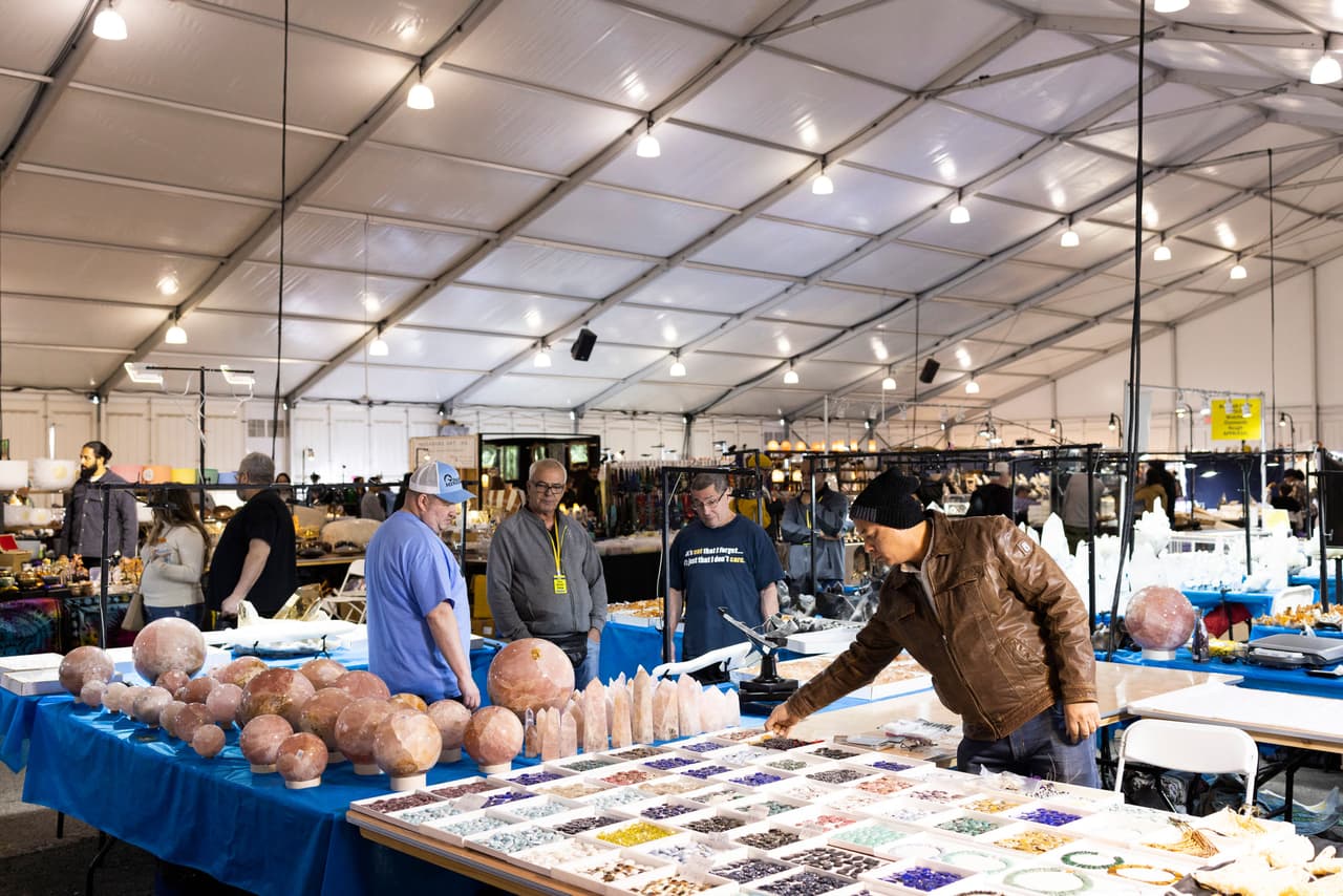Al evento que se realiza cada año asisten cientos de personas de todo el país y de México que vienen abastecerse para sus negocios.
