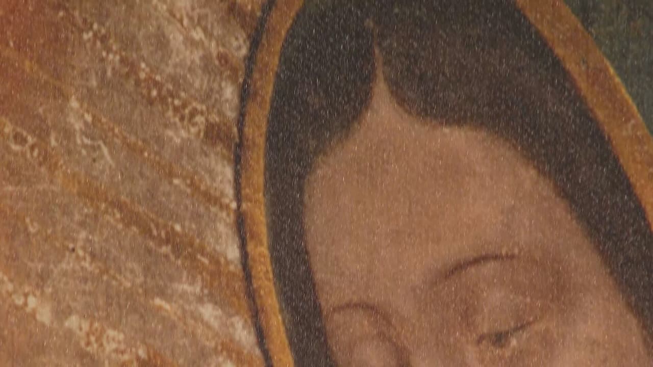 <b>El cabello </b>
<br>El cabello partido está dando a entender que es virgen; es una doncella, como explica el padre Esequiel Sánchez.