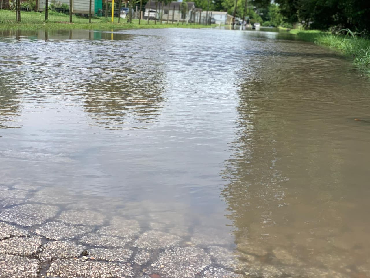 Los vecinos del área se encuentran preocupados ante las grandes cantidades de agua que han dejado las lluvias.