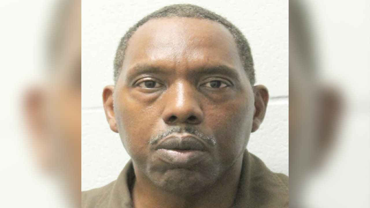 Buscan a sospechoso de secuestrar a una mujer y dejar a su hijo amarrado en un armario en Texas