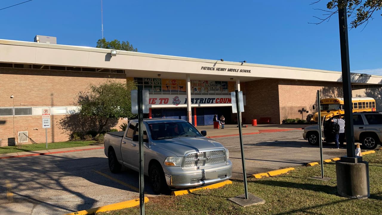 La escuela fue cerrada por precaución.