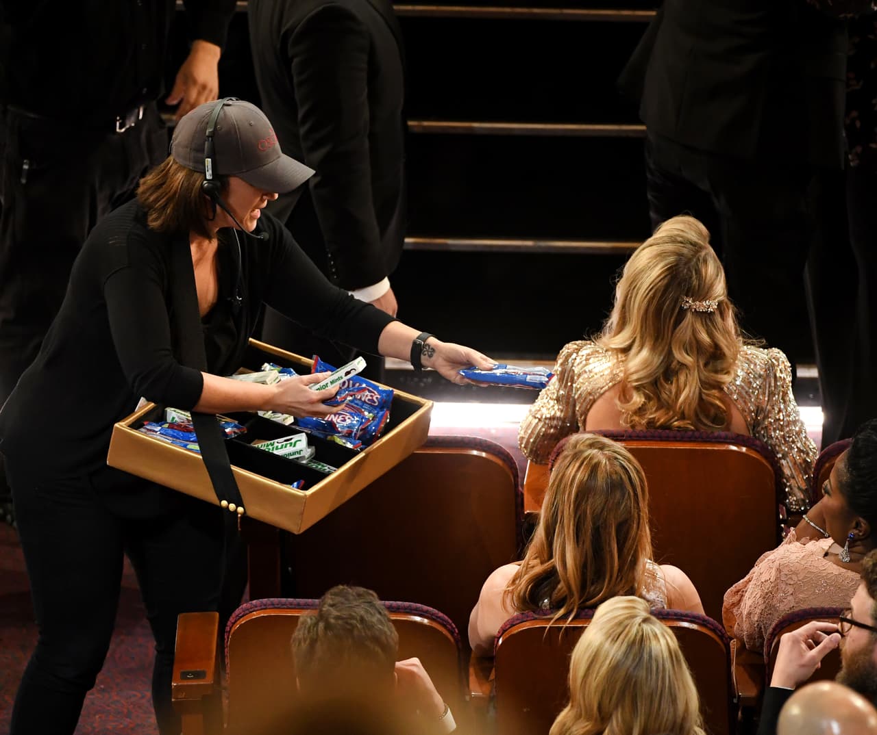 Si alguna estrella moría de hambre era por gusto... o por no contar con dinero, pues este año hubo vendedores de golosinas en la ceremonia. Aunque públicamente no se difundió el costo, una bolsa de chocolates, por ejemplo de 'M&M', podría haber sido vendida en 5 dólares, como se acostumbra en Broadway.