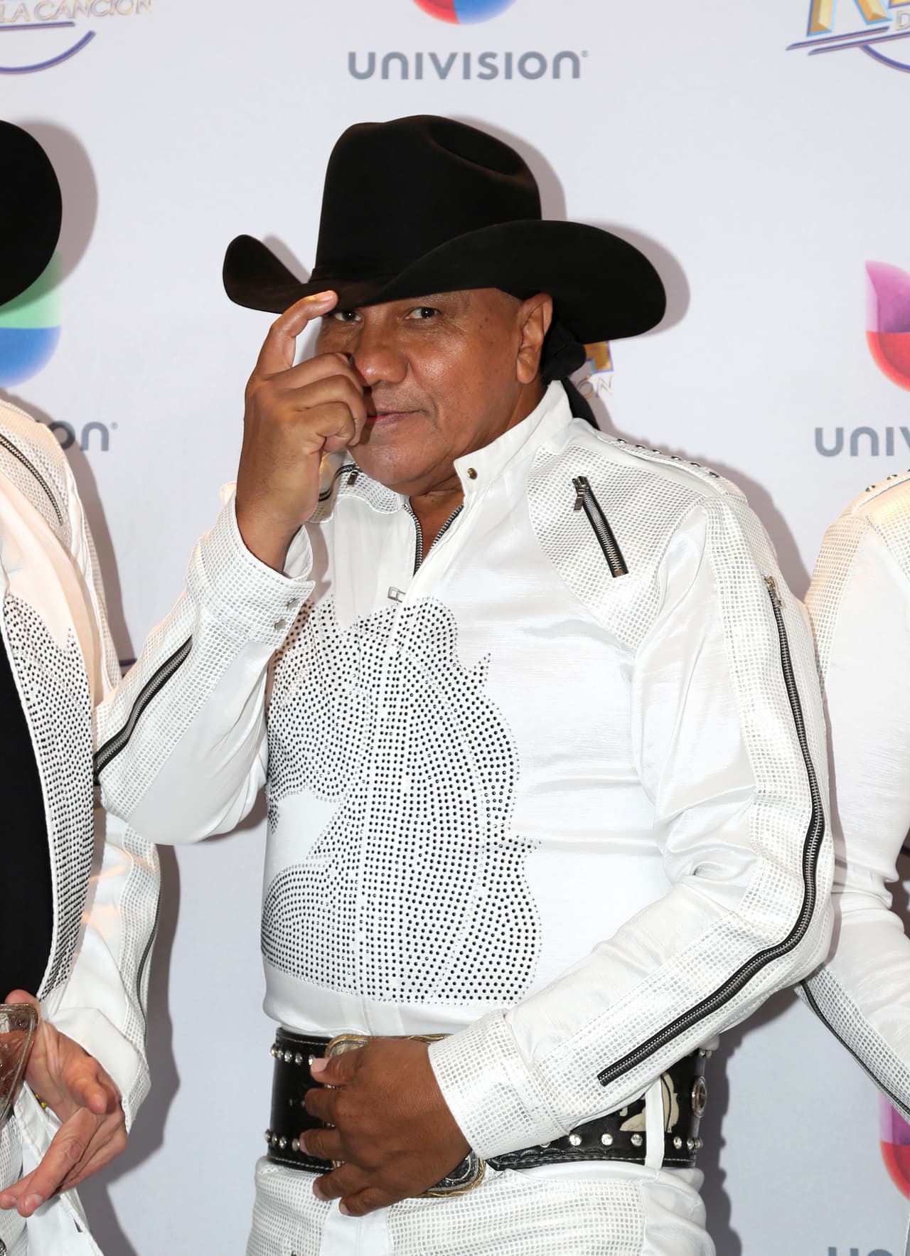 La gira se encuentra actualmente por algunas ciudades de México, pero eso no le impidió a
<b> Lupe Esparza</b> que mandara un
<b>mensaje de aliento</b> al público hispano que los sigue en Estados Unidos.
<br>