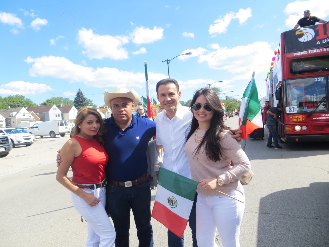 Talento de Univision dijo presente en este tradicional Desfile de La Villita de la Calle 26, donde vivimos con mucho orgullo las fiestas Patrias. ¡Viva México!