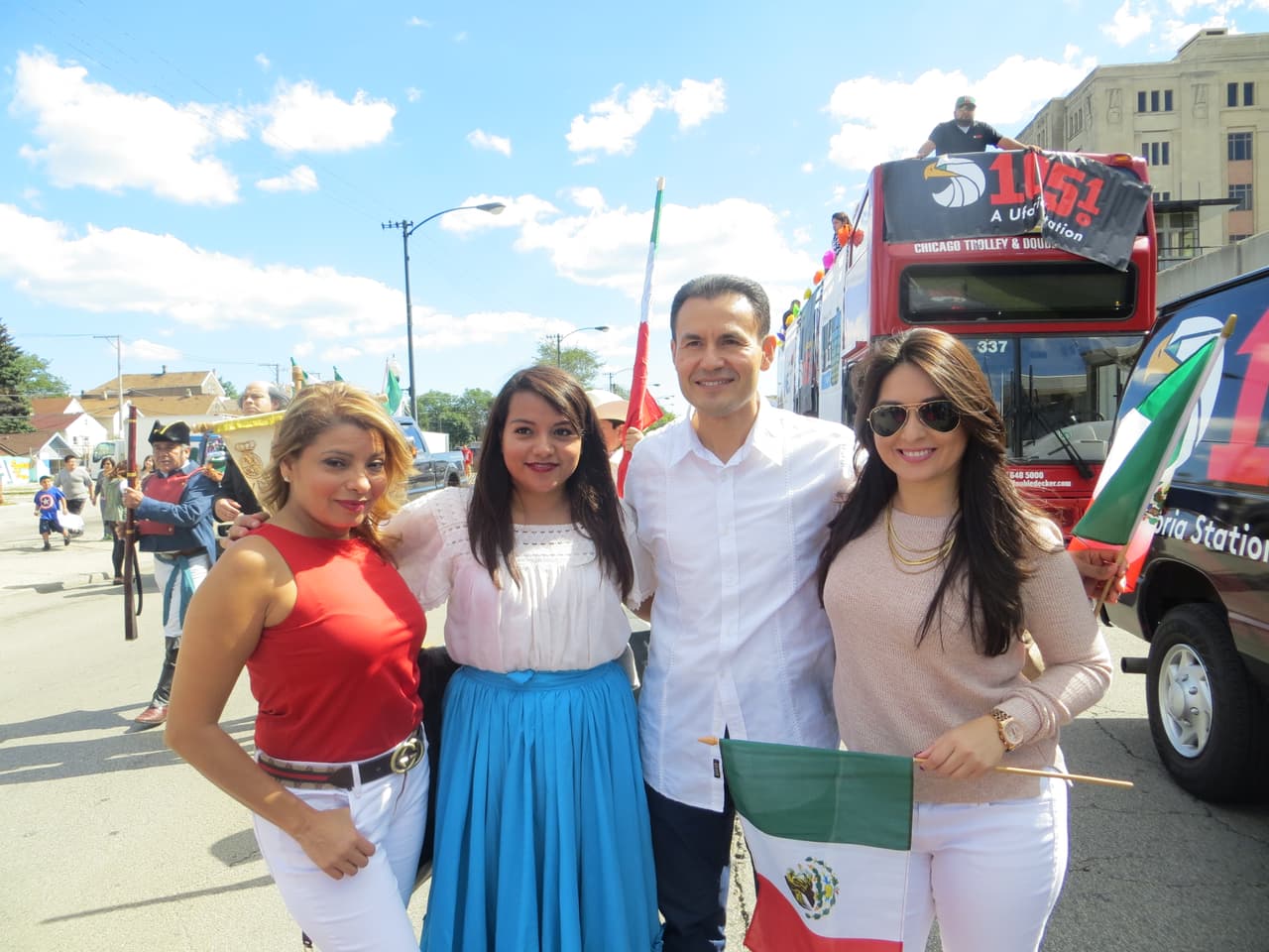 Talento de Univision dijo presente en este tradicional Desfile de La Villita de la Calle 26, donde vivimos con mucho orgullo las fiestas Patrias. ¡Viva México!