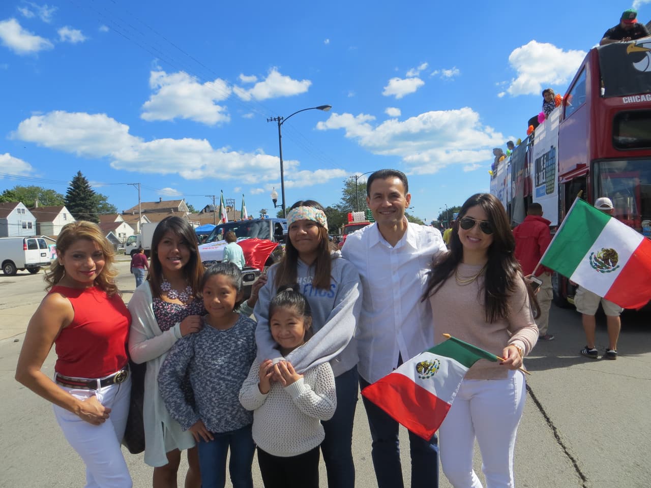 Talento de Univision dijo presente en este tradicional Desfile de La Villita de la Calle 26, donde vivimos con mucho orgullo las fiestas Patrias. ¡Viva México!