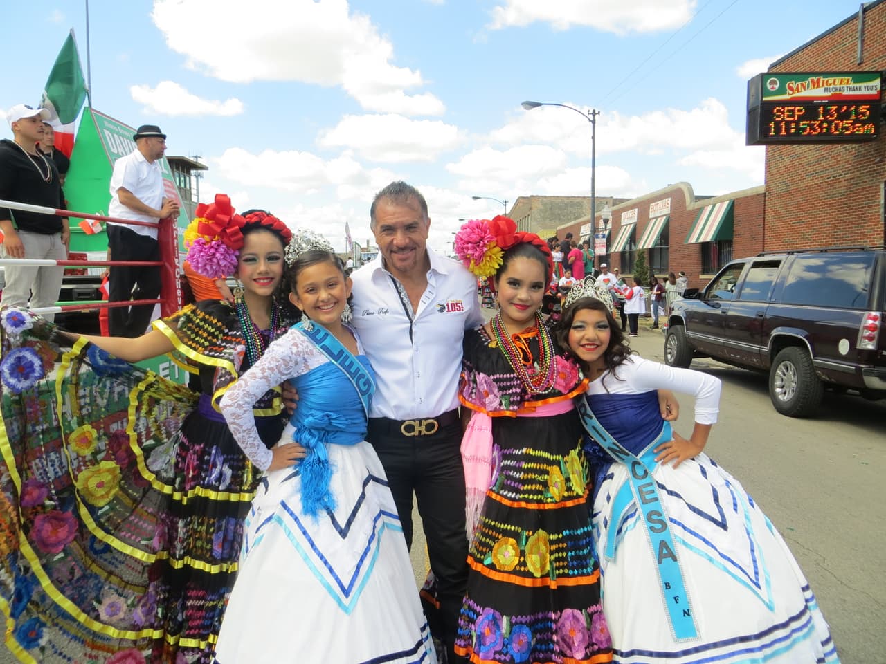 Talento de Univision dijo presente en este tradicional Desfile de La Villita de la Calle 26, donde vivimos con mucho orgullo las fiestas Patrias. ¡Viva México!