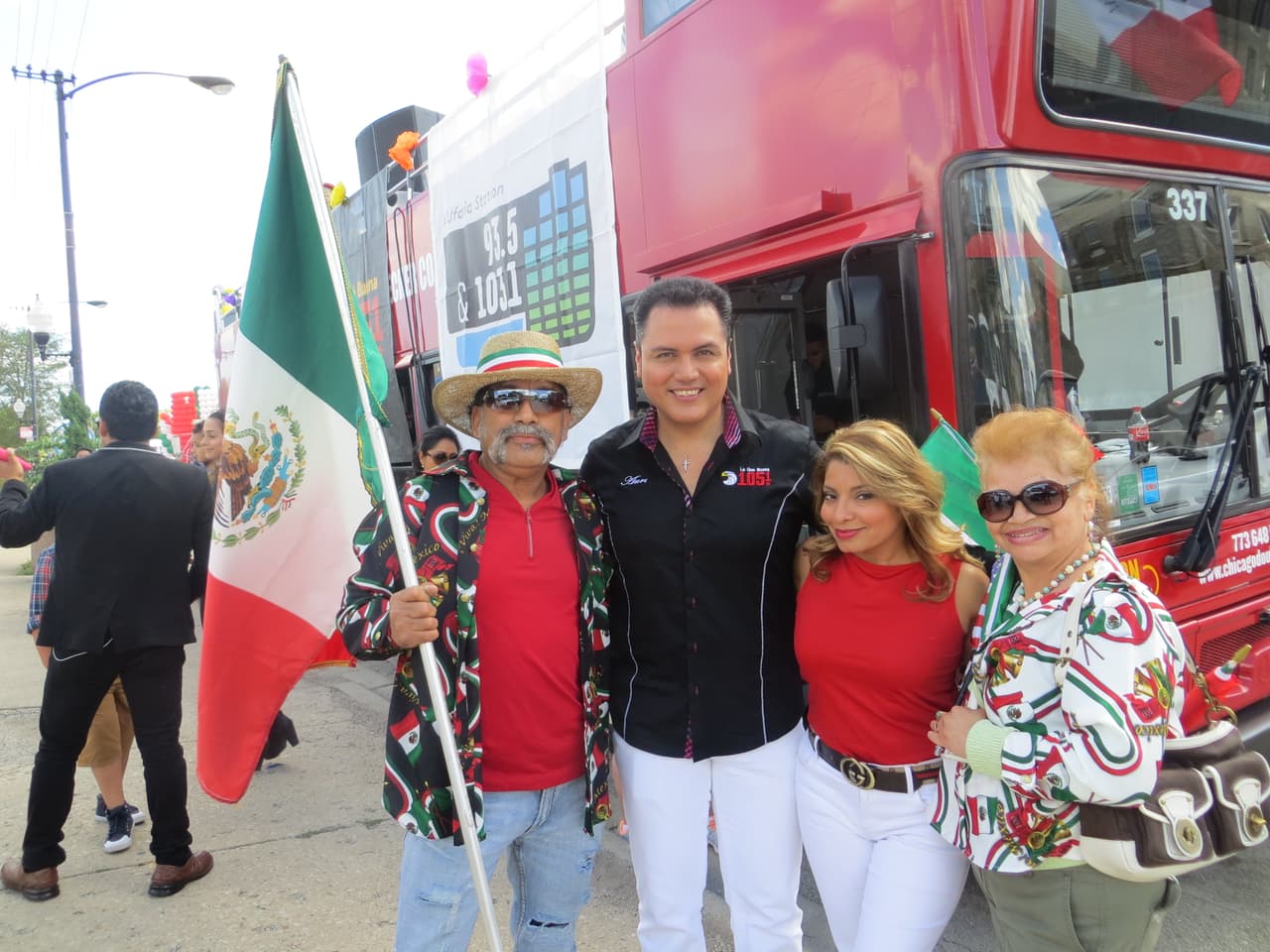 Talento de Univision dijo presente en este tradicional Desfile de La Villita de la Calle 26, donde vivimos con mucho orgullo las fiestas Patrias. ¡Viva México!