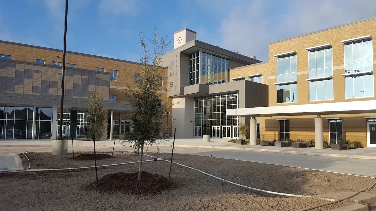 Arrestan a dos jóvenes por realizar amenazas terroristas contra una preparatoria