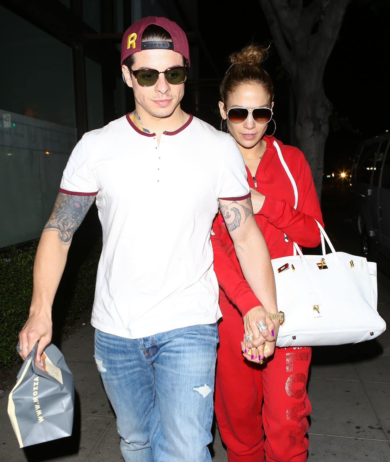 Casper Smart y Jennifer Lopez duraron cinco años y ocho meses, él fue su bailarín. Según el portal de noticias 
<i>TMZ</i>, la cantante terminó la relación después de que Casper hiciese oídos sordos a su petición de que la acompañara a una cena benéfica y él decidiera irse a Las Vegas, Nevada para asistir a una pelea de box.