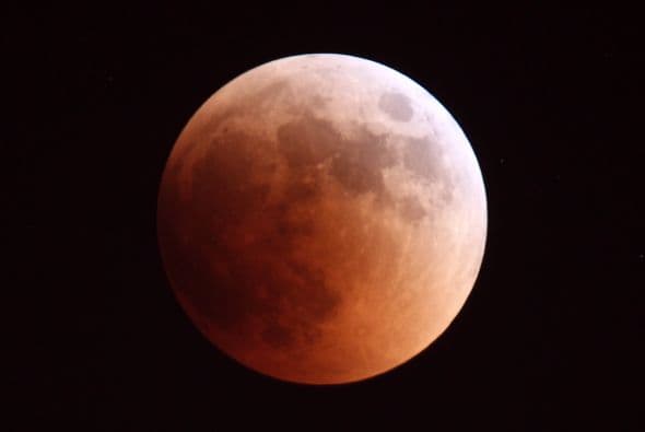 El eclipse del martes es el primero de una tétrada o serie de cuatro eclipses lunares totales que tendrán lugar con un intervalo de aproximadamente seis meses.