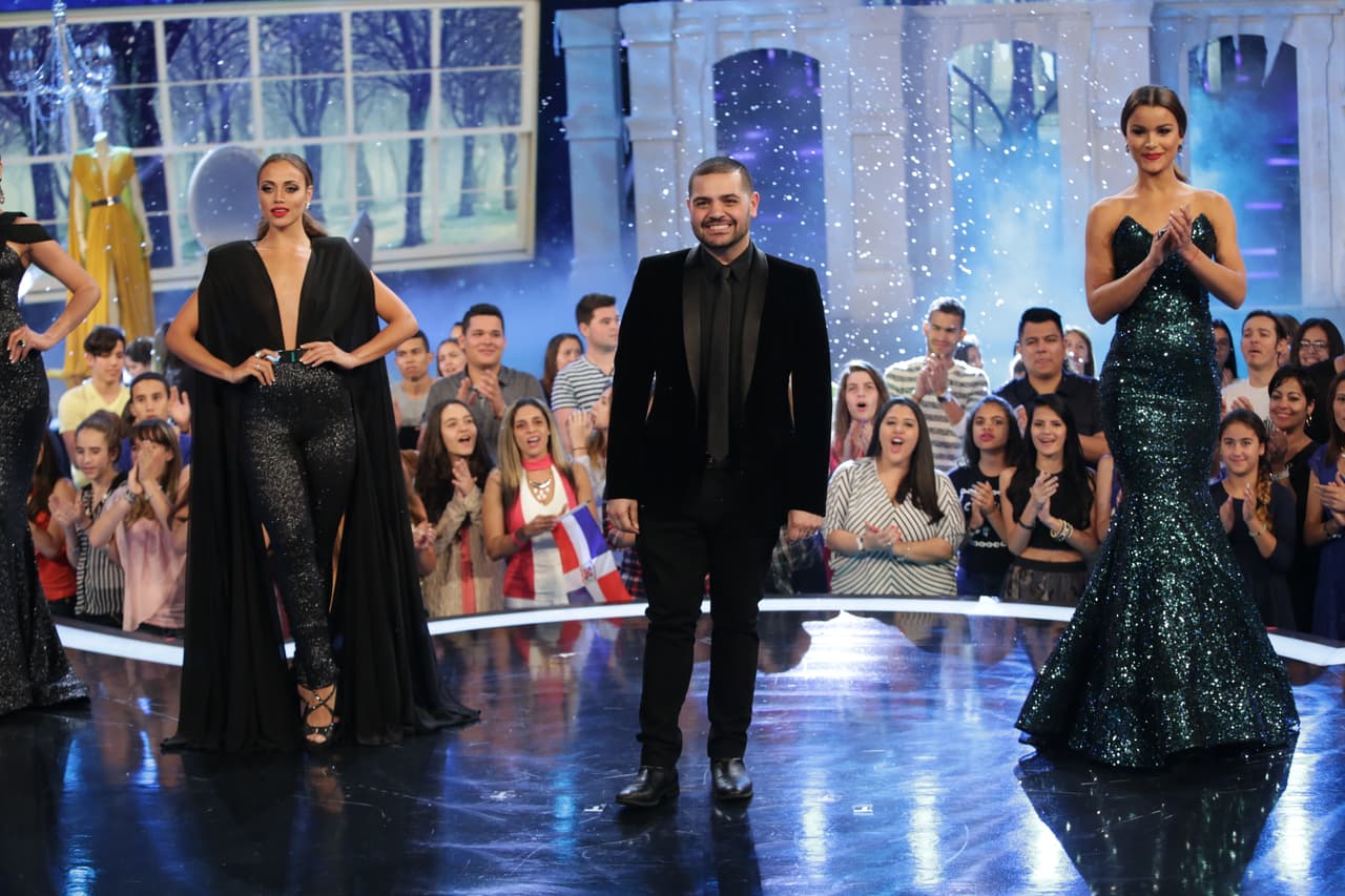 El reconocido diseñador estadounidense que ha vestido a celebridades como Jennifer López y Lady Gaga vistió a las chicas en un desfile de alta costura inolvidable.