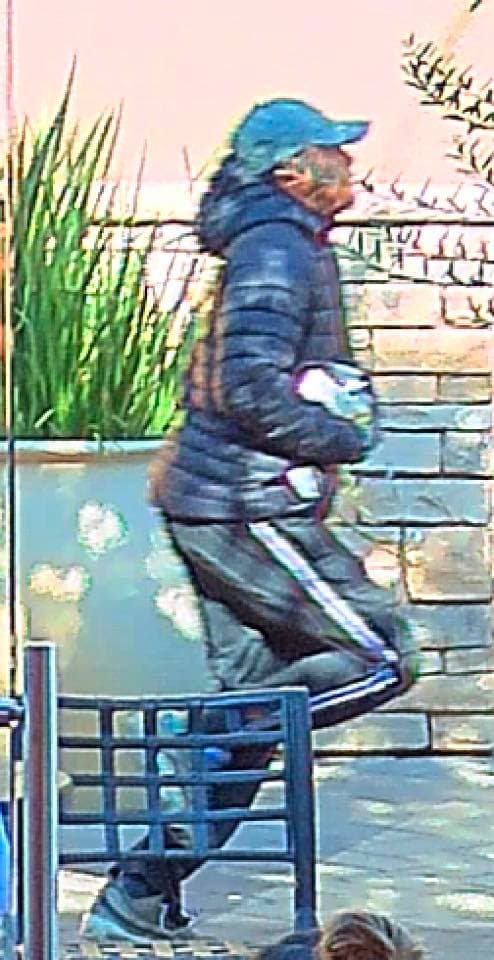 En el incidente de Milpitas,
<a href="https://www.univision.com/local/san-francisco-kdtv/robo-a-joyeria-revive-los-temores-de-un-tiroteo-en-centro-comercial-de-milpitas">los martillazos también provocaron un susto en los clientes, quienes pensaron que se trataba de un tiroteo. </a>