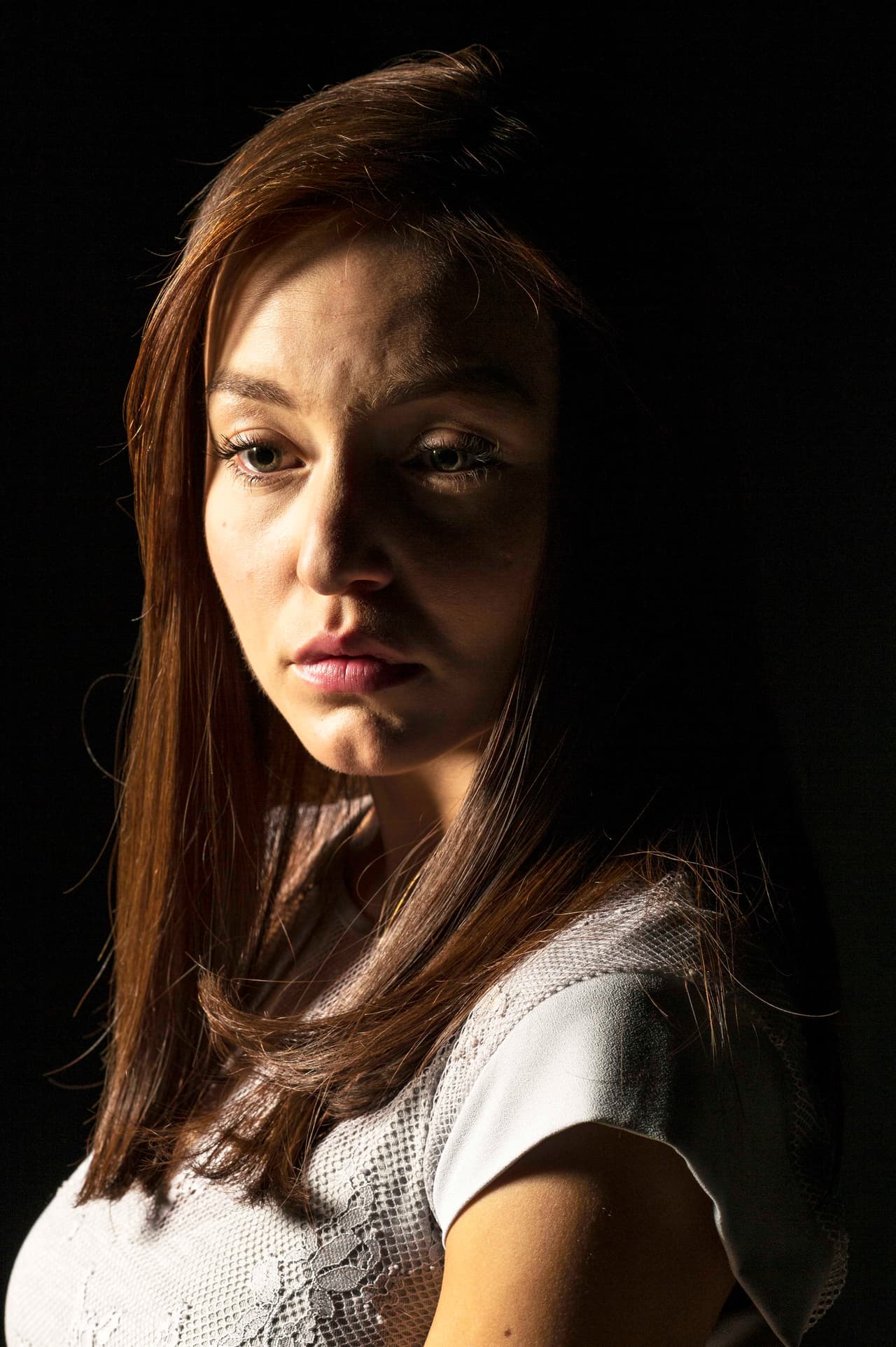 Encarnando a 'Ana Lucía', Angelique apareció con un maquillaje muy ligero y con el cabello lacio.